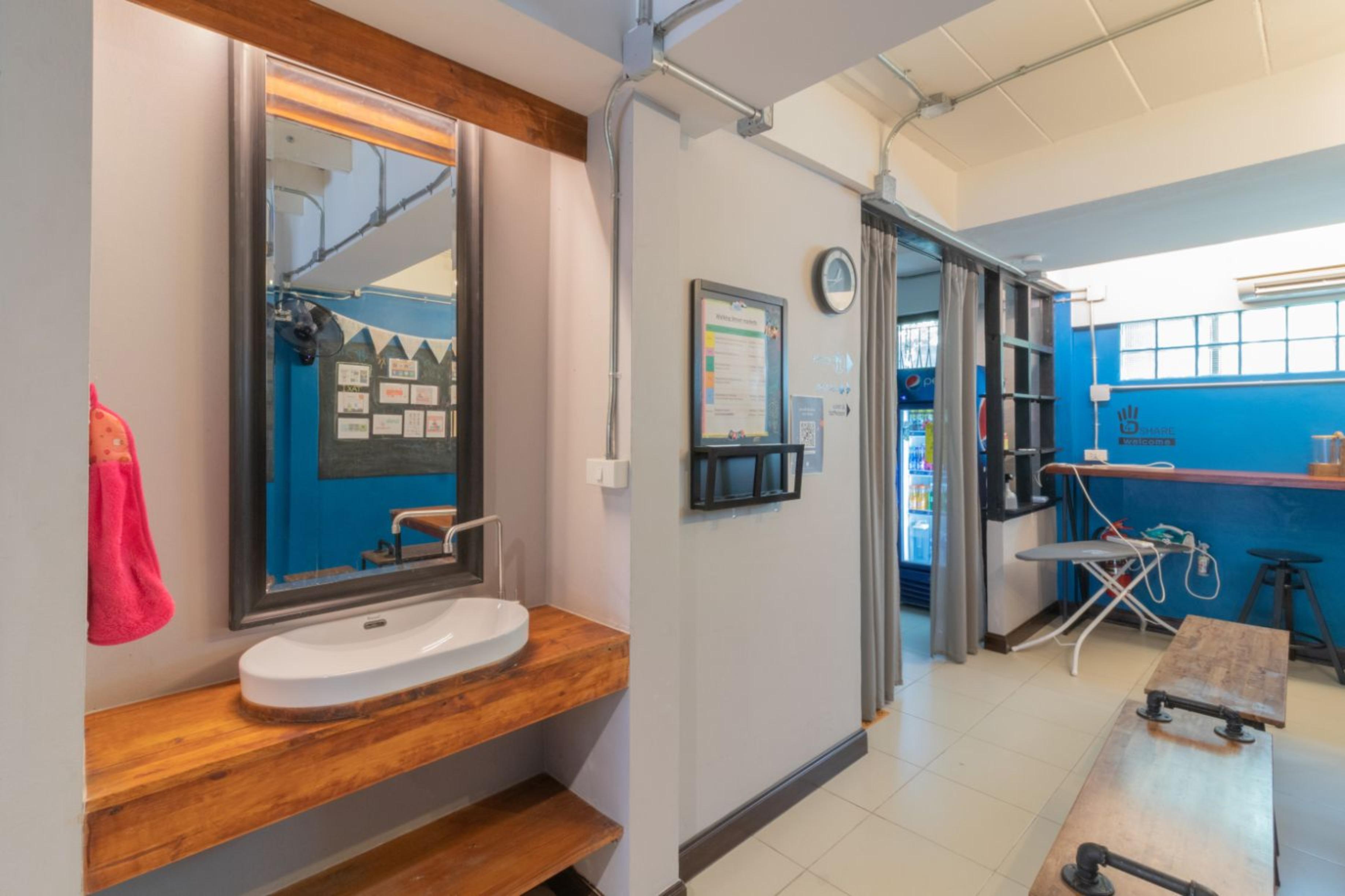 4Share Hostel (Adults Only) Bangkok Exterior photo